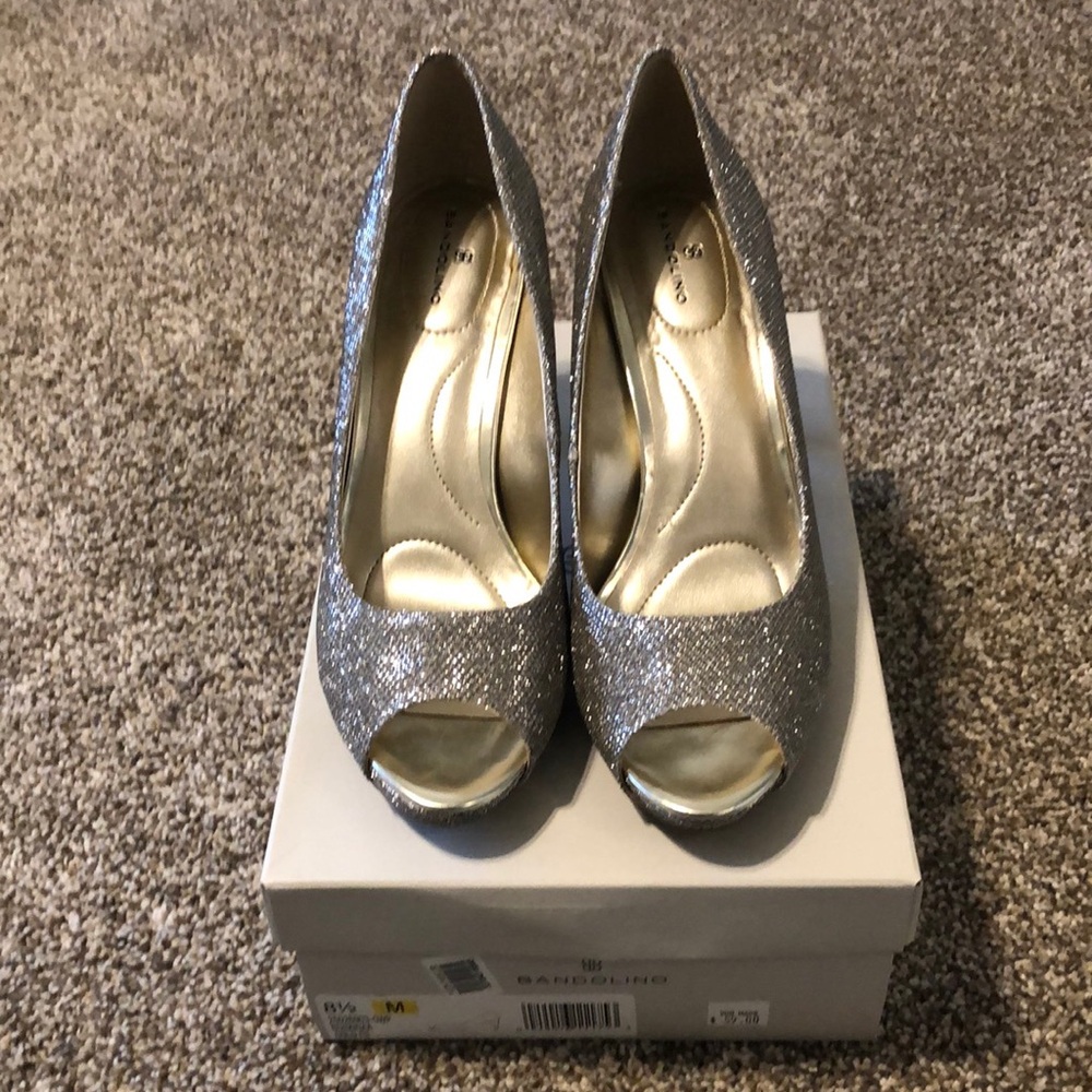 Gorgeous gold heels